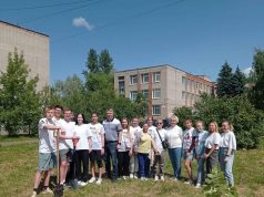 В поселке Волжский заложили аллею выпускников у школы №17 им. А.А.Герасимова