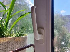 В Ярославском районе ребенок выпал из окна