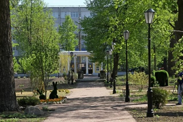 Рыбинцев приглашают на библиопрогулку в Карякинский сад