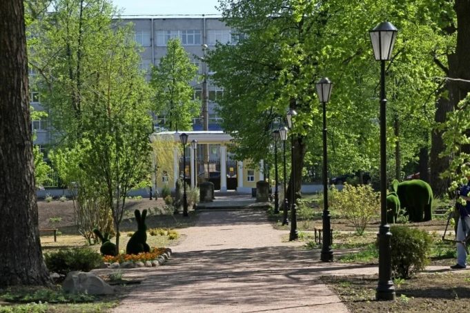 Рыбинцев приглашают на библиопрогулку в Карякинский сад