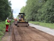 В Рыбинском районе ремонтируют дорогу за счет средств на 2024 год