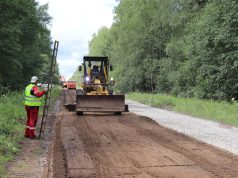 В Рыбинском районе ремонтируют дорогу за счет средств на 2024 год