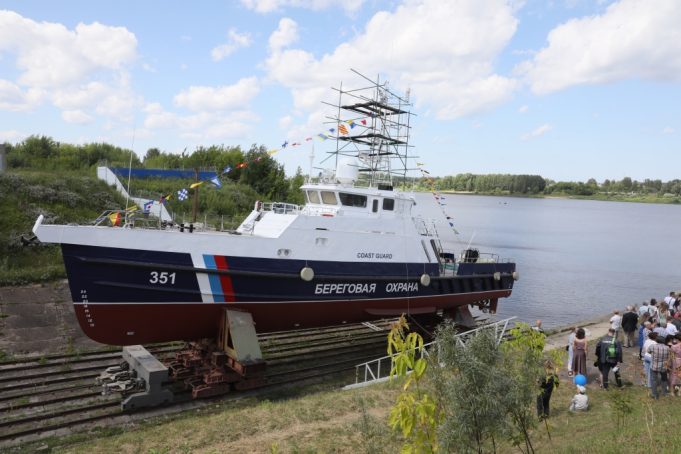 Рыбинский завод «Вымпел» спустил на воду пограничный корабль «Гюйс»