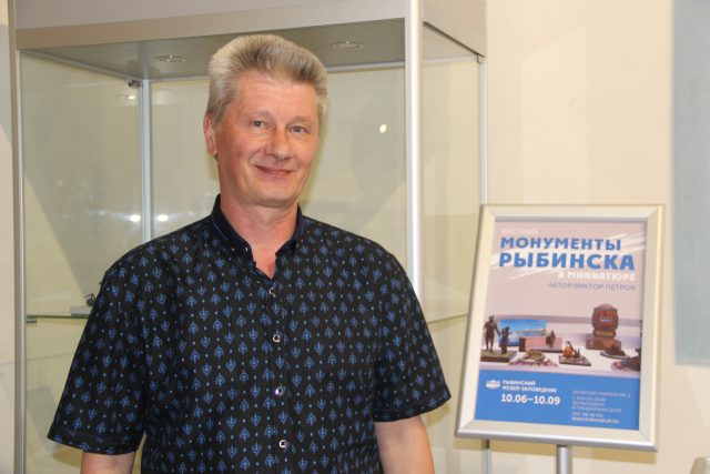 Миниатюрный мир Виктора Петрова