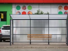 В Рыбинске устанавливают новые остановочные павильоны