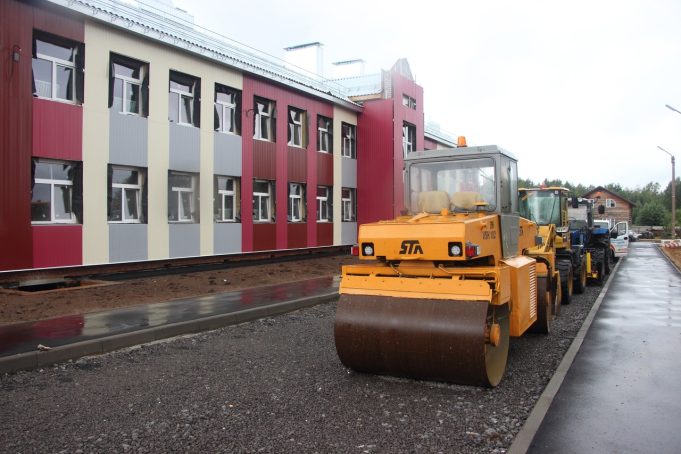 «Губернаторский контроль» проверил ход строительства школы в Рыбинском районе