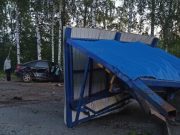 В Рыбинске иномарка снесла остановку