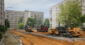 В Рыбинске ремонтируют один из самых крупных дворов этого года