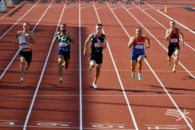 Арсений Елфимов выиграл бронзу в турнире по легкой атлетике