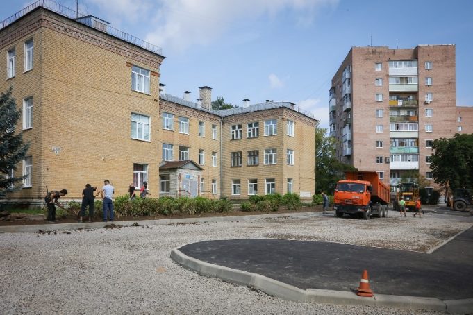 В Рыбинске отремонтировали тротуар, ведущий к поликлинике