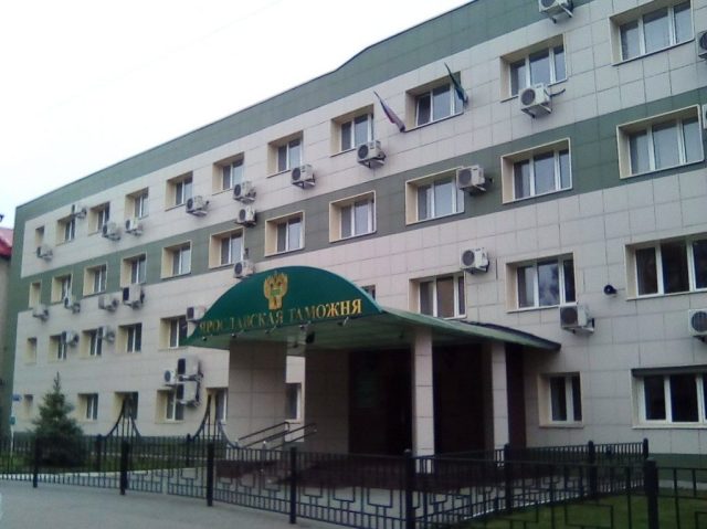 Таможенники Ярославской области изъяли около 14 тысяч пачек нелегальных сигарет