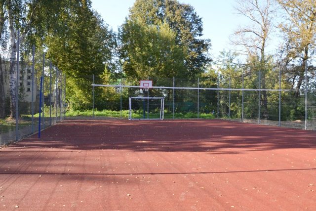 В Песочном на месте бывшего пустыря появилась спортивная площадка