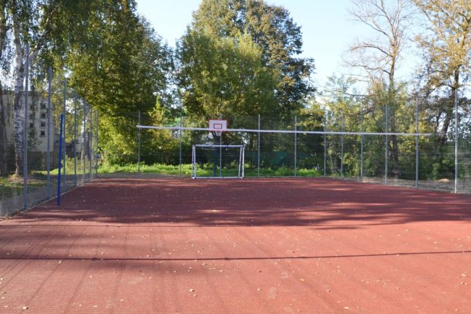 В Песочном на месте бывшего пустыря появилась спортивная площадка