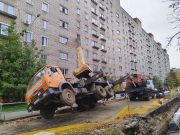 В Рыбинске строительный кран упал на жилой дом