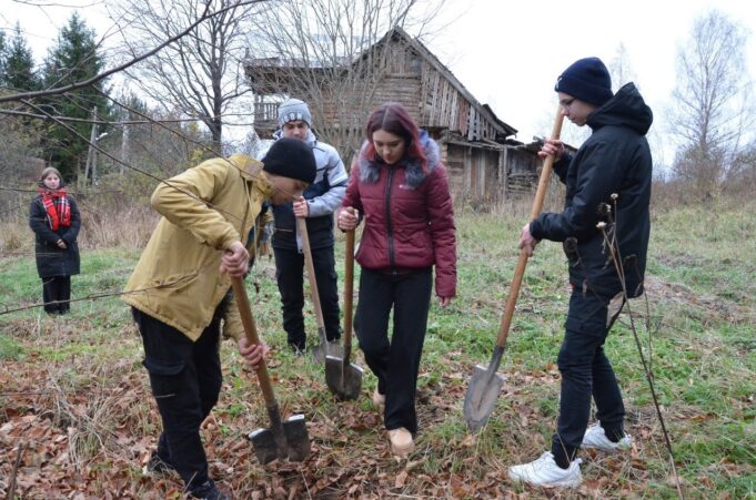Из Рыбинска в Бобруйск отправились деревья