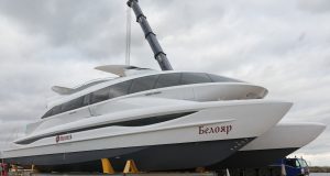 В Ярославле спустили на воду электрокатамаран для пассажирских перевозок