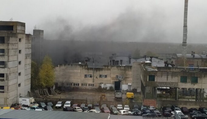 В Мариевке тушили пожар на территории «Призмы»