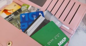 В Рыбинске женщина не смогла удержаться от траты чужих денег