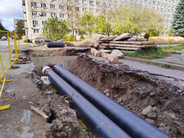 Монтаж теплотрассы на Радищева завершен, но траншеи закроют не сразу