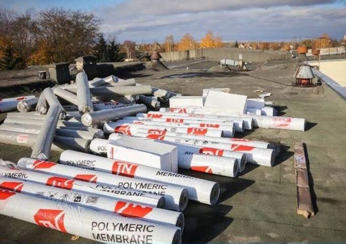 В СК «Метеор» приступили к ремонту крыши