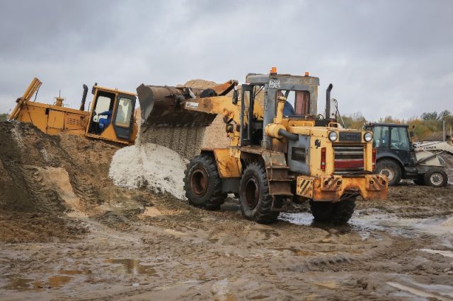 Более 20 000 тонн пескосоляной смеси заготовят для рыбинских дорог на зиму