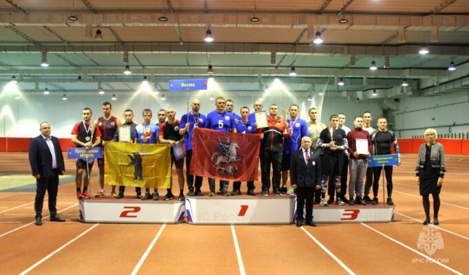 Рыбинские пожарные представили Главное управление на соревнованиях по гиревому спорту в Смоленске