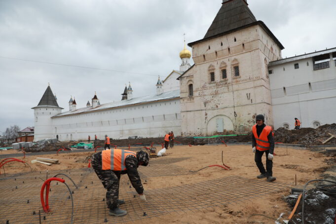 Глава региона в ходе рабочей поездки проверил темпы и качество ремонтных и строительных работ в Ростове