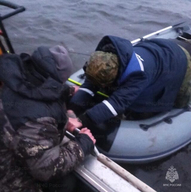 Двоих рыбаков спасли на Рыбинском водохранилище