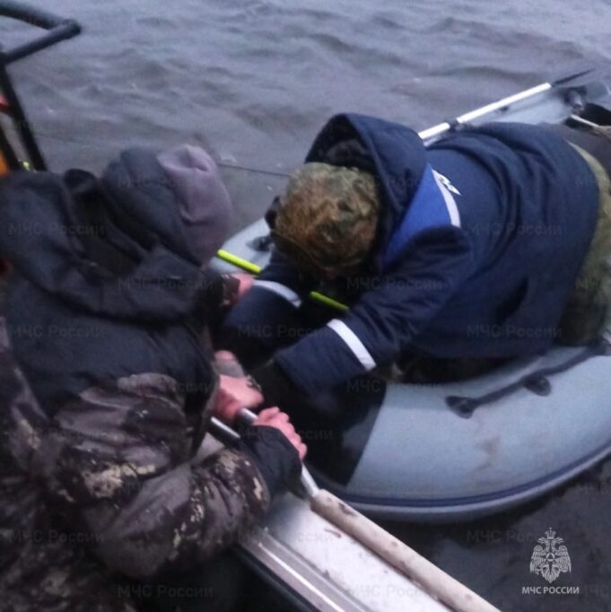 Двоих рыбаков спасли на Рыбинском водохранилище
