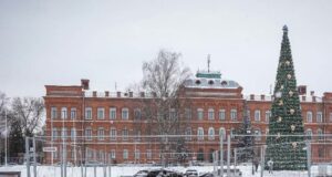 На площади Дерунова начали строить каток