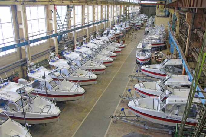 На «Вымпеле» завершили строительство 44 катеров для МЧС