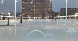 В Рыбинске открыли каток на площади Дерунова