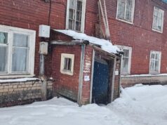 В Рыбинске в аварийном доме замерзают люди