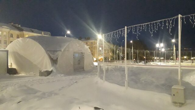 В Рыбинске подрядчик сорвал все сроки по установке катка на площади Дерунова