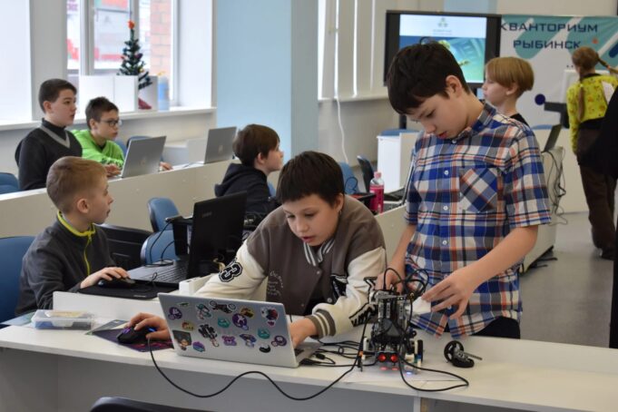 В Рыбинске проходит региональный робототехнический фестиваль «Робофест»