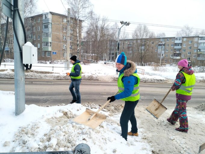 Родители рыбинских школьников взялись за лопаты