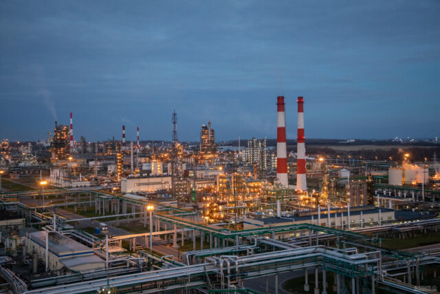 Губернатор Ярославской области дал комментарий об атаке беспилотника на НПЗ