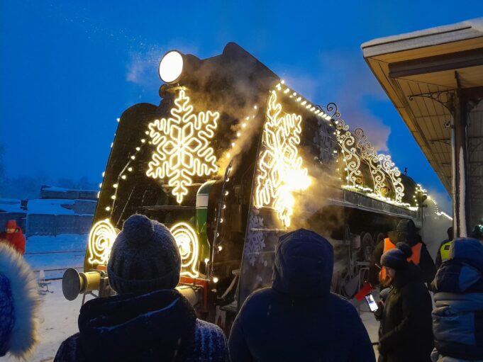 Рыбинск встретил поезд Деда Мороза