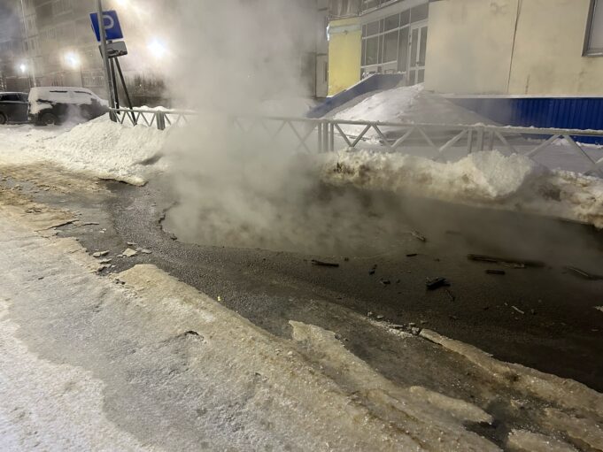 На Скомороховой горе устраняли коммунальную аварию