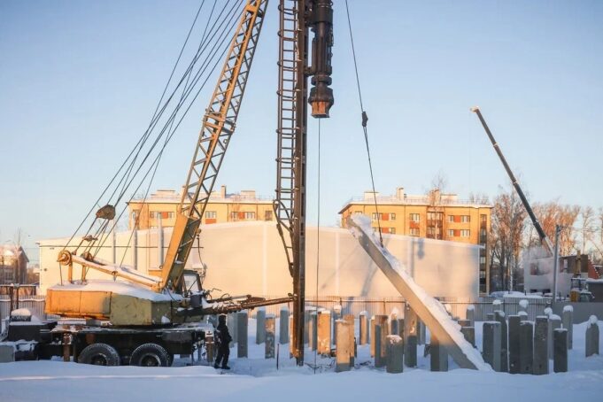 Строительство дома под расселение в Прибрежном идет полным ходом