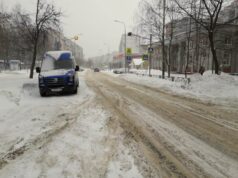 Жителей Скомороховой горы просят убрать автомобили с улицы Моторостроителей