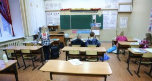 Более 3 300 педагогов области получат увеличенную выплату за классное руководство