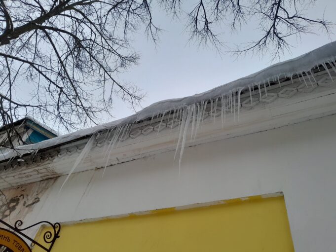 В Рыбинске проходят проверки по качеству уборки снега с крыш