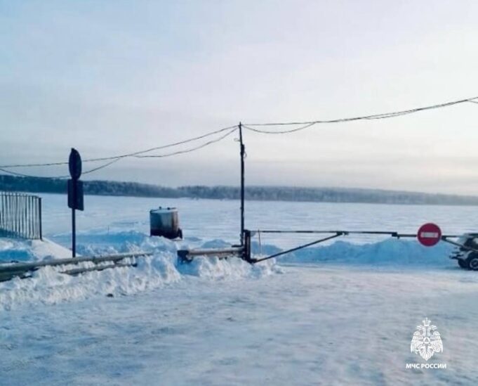В Глебово закрыта ледовая переправа