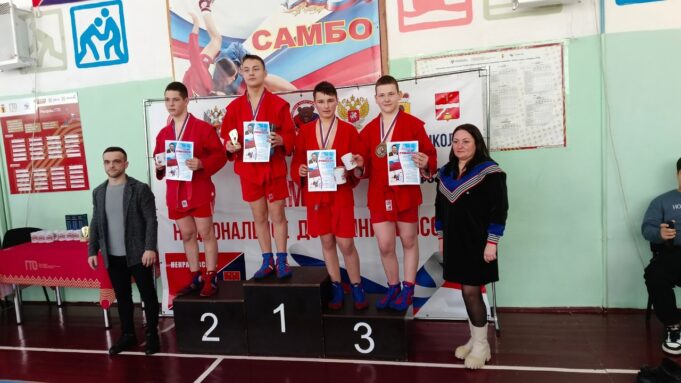 На межобластном турнире юные рыбинские самбисты трижды поднимались на пьедестал почета