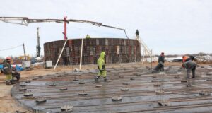 Михаил Евраев проверил ход строительства очистных сооружений канализации в Ростове