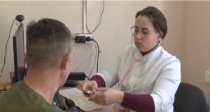 Размер выплат для медицинских работников региона увеличат