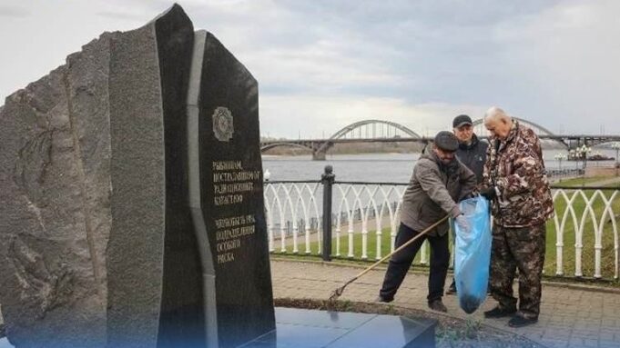 В Рыбинске прошел субботник у памятника жертвам радиационных катастроф