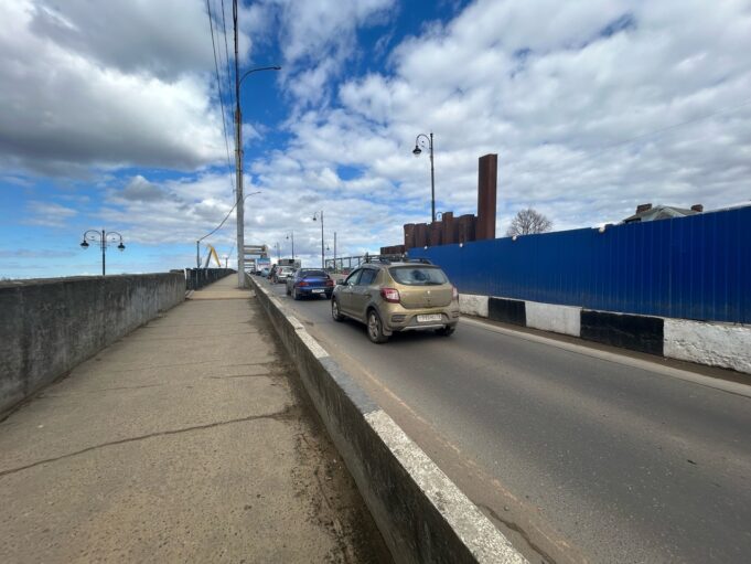 Водителей, не соблюдающих очередность проезда волжского моста в Рыбинске, выявят и накажут