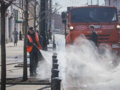 В Рыбинске проводят влажную уборку